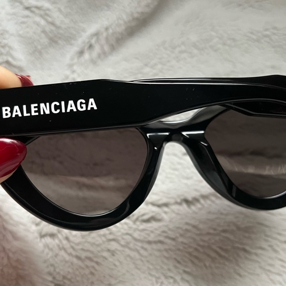 BALENCIAGA SUNGLASSES - Picture 1 of 3